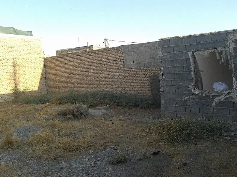 چهار دیواری با برق سه فاز،گاز،آب لوله کشی
