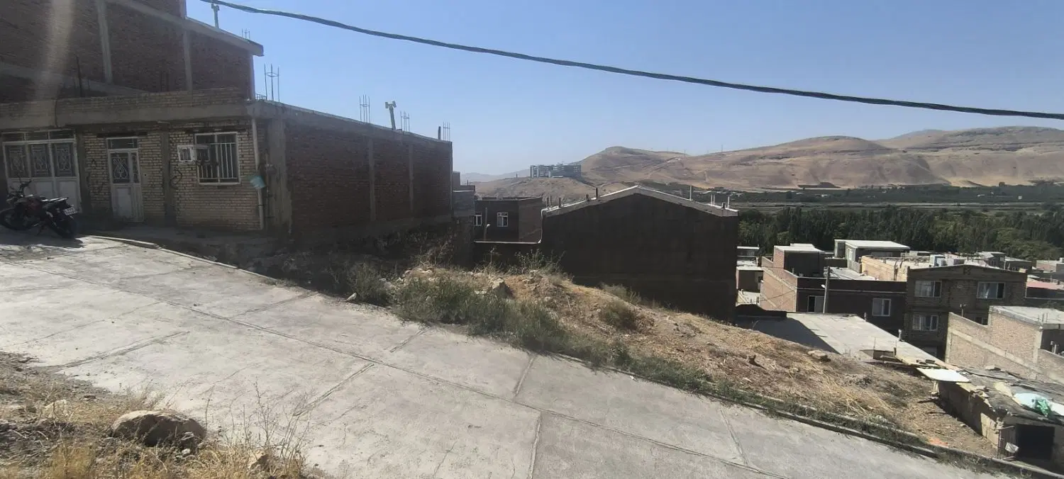 زمین ۱۵۰متری
