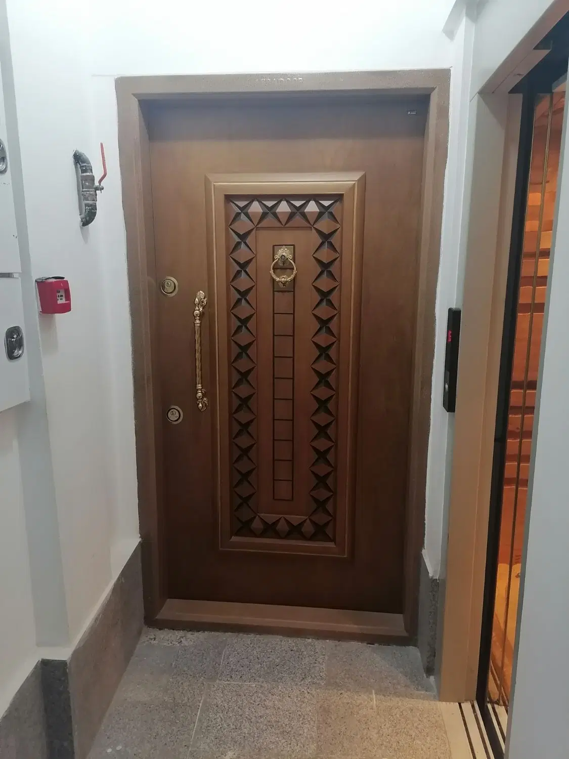 فروش تک واحدی خیابان رزاز