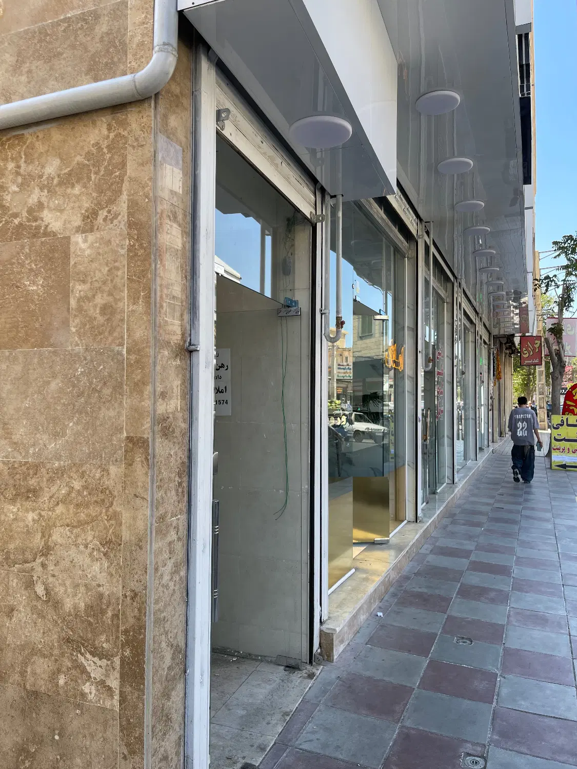 تجاری زیر همکف زیرزمین