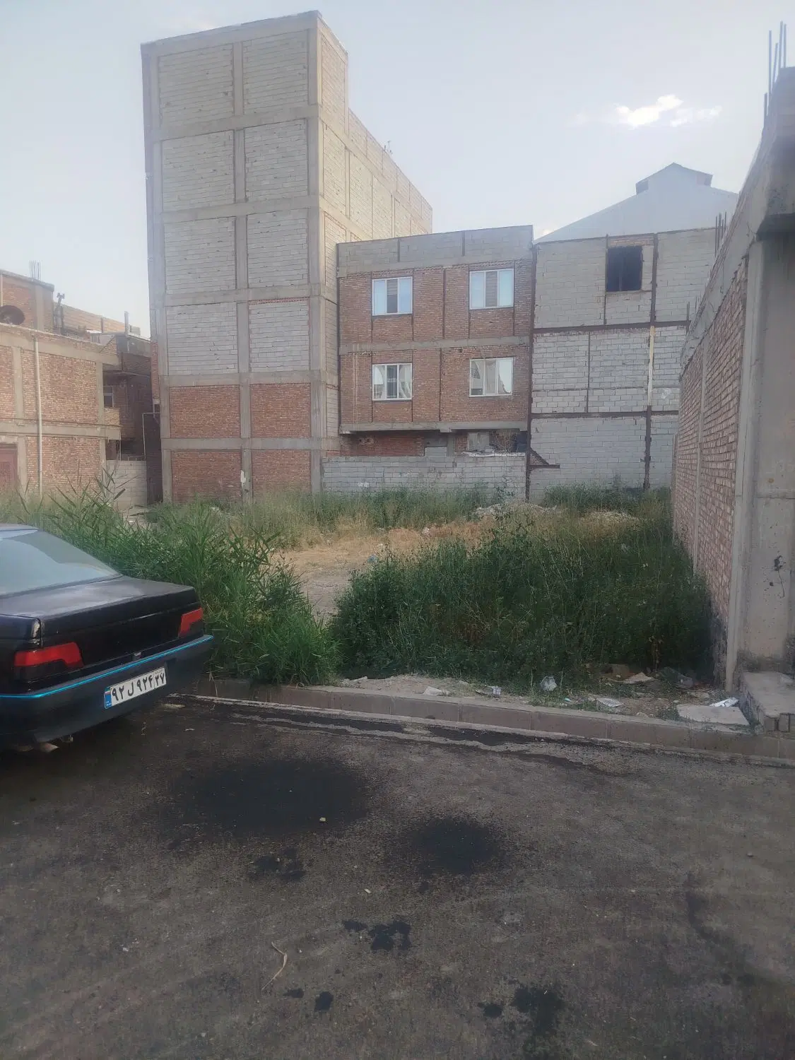 یک قطعه زمین خالی ۲۴۲مترمربع
