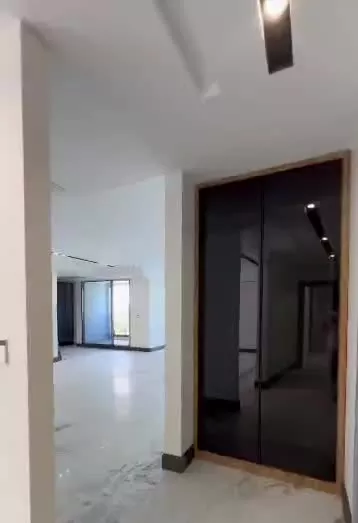 اجودانیه ۳۷۰متر۴ خواب ۶ پارکینگ فول امکانات مشاعات