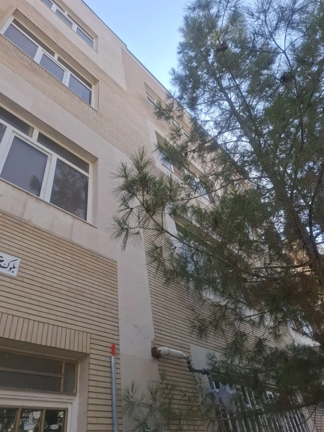 آپارتمان ۱۶۰ متری ۳ خواب_مرکز شهر گلبهار