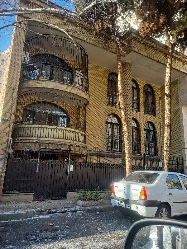 منزل ویلایی قابل سکونت دو طبقه در بعثت