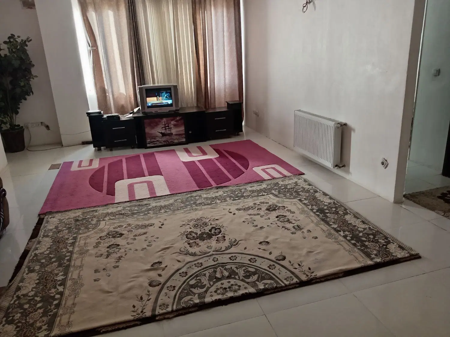 آپارتمان مبله دوخواب با پارکینگ تمیز (بمدت دلخواه)