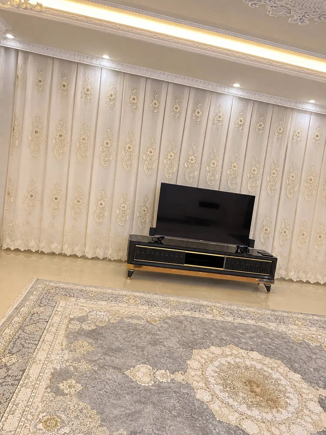 واحد شیک و فول در چهارراه ولایت