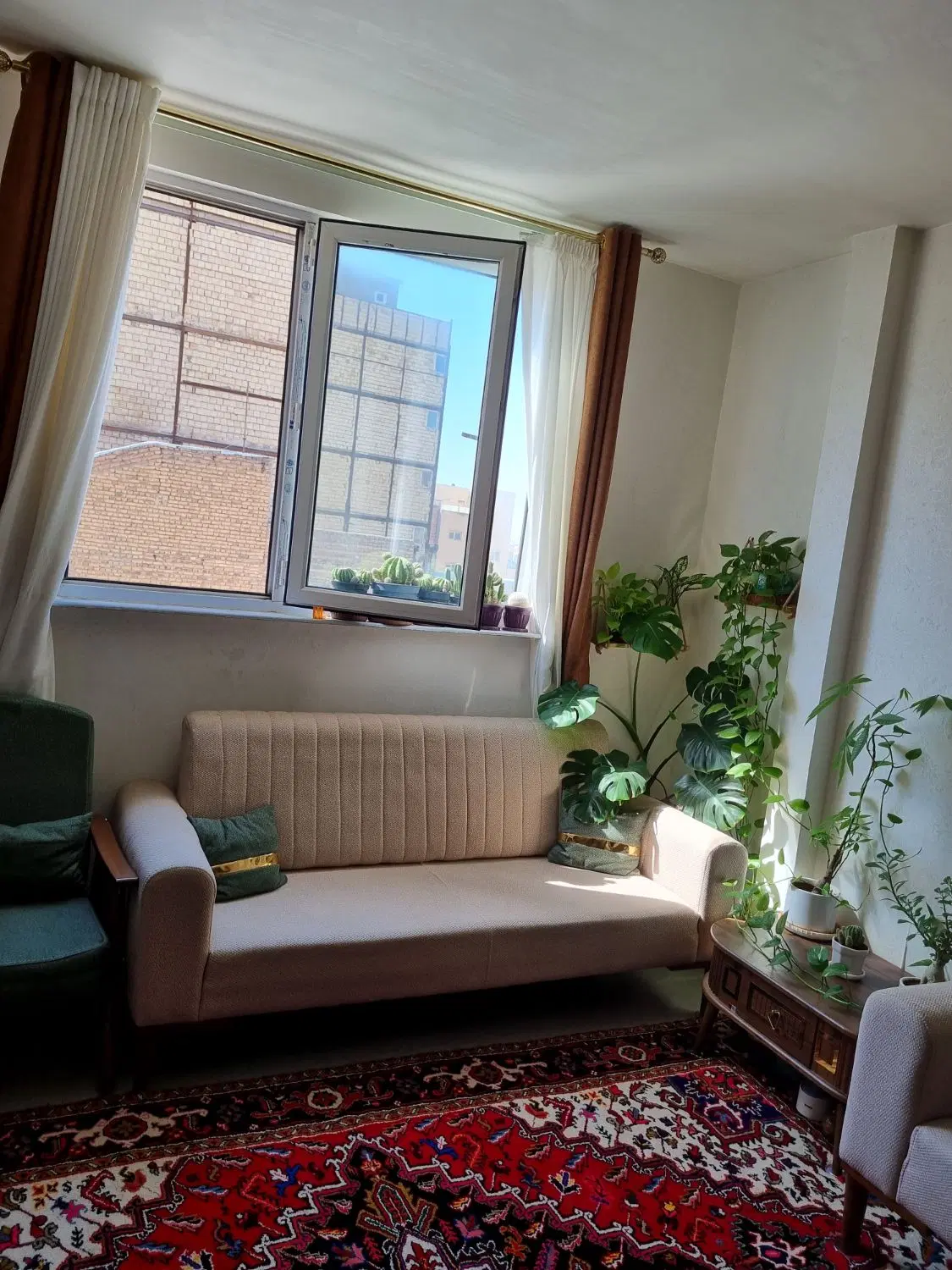 وحدت خیابان نیکنام