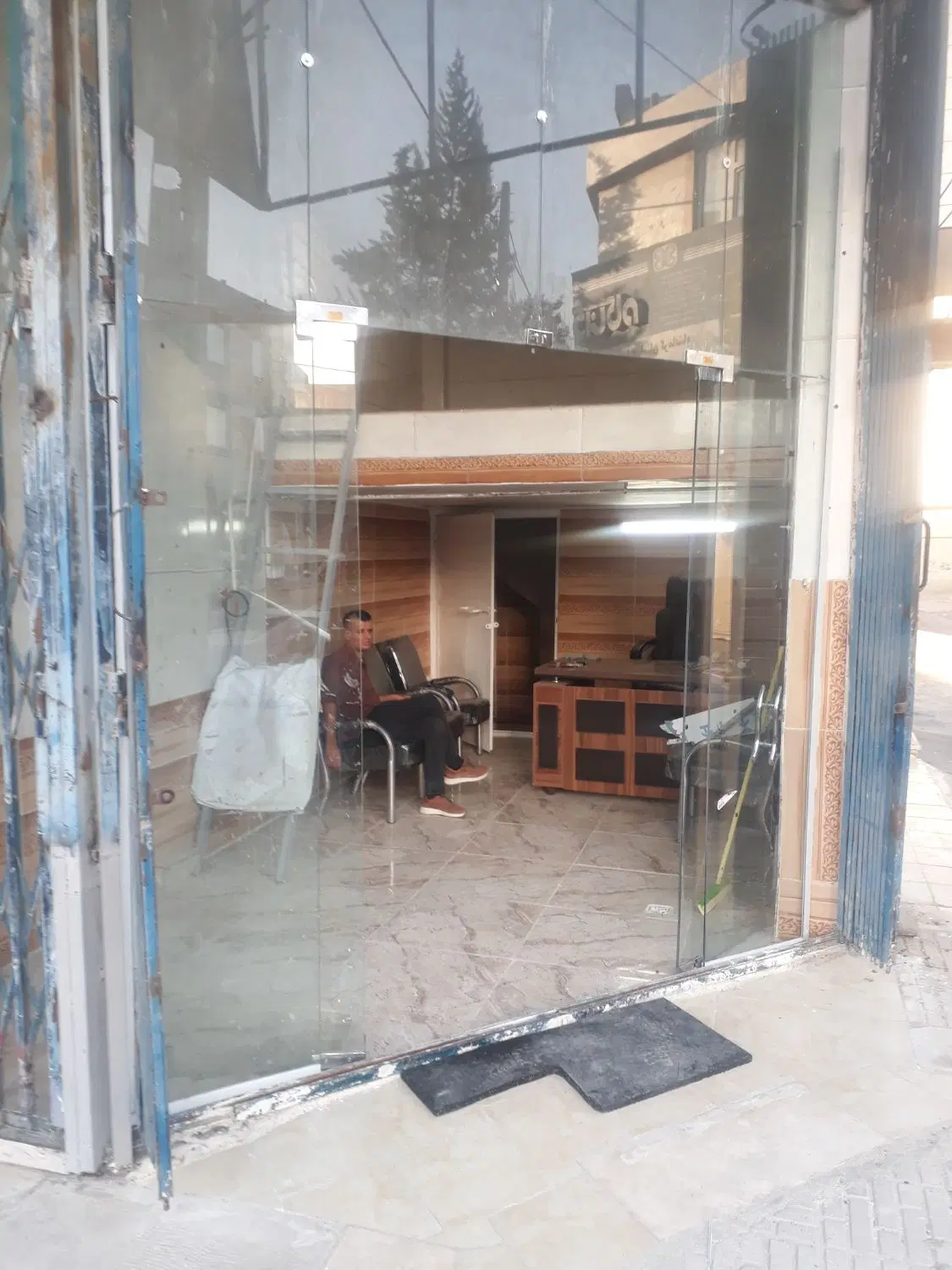 ۲۴ متر مغازه و۱۲۰ متر زیرزمین باهم وجدا