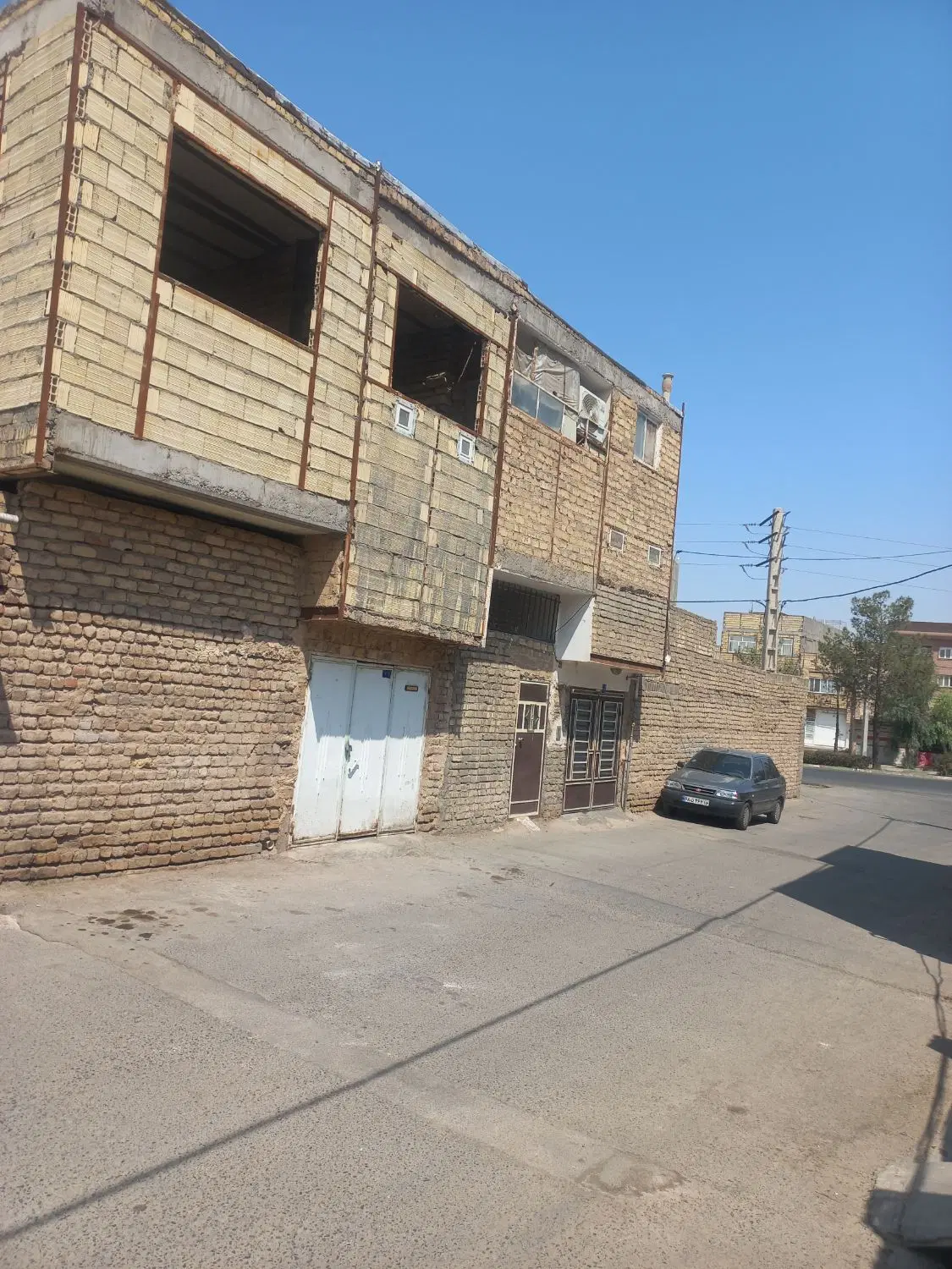 خانه‌‌جلو‌قواره‌نیمه‌کاره
