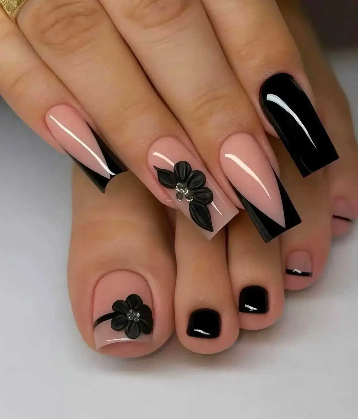 اجاره میز ناخن‌اجاره تخت مژه