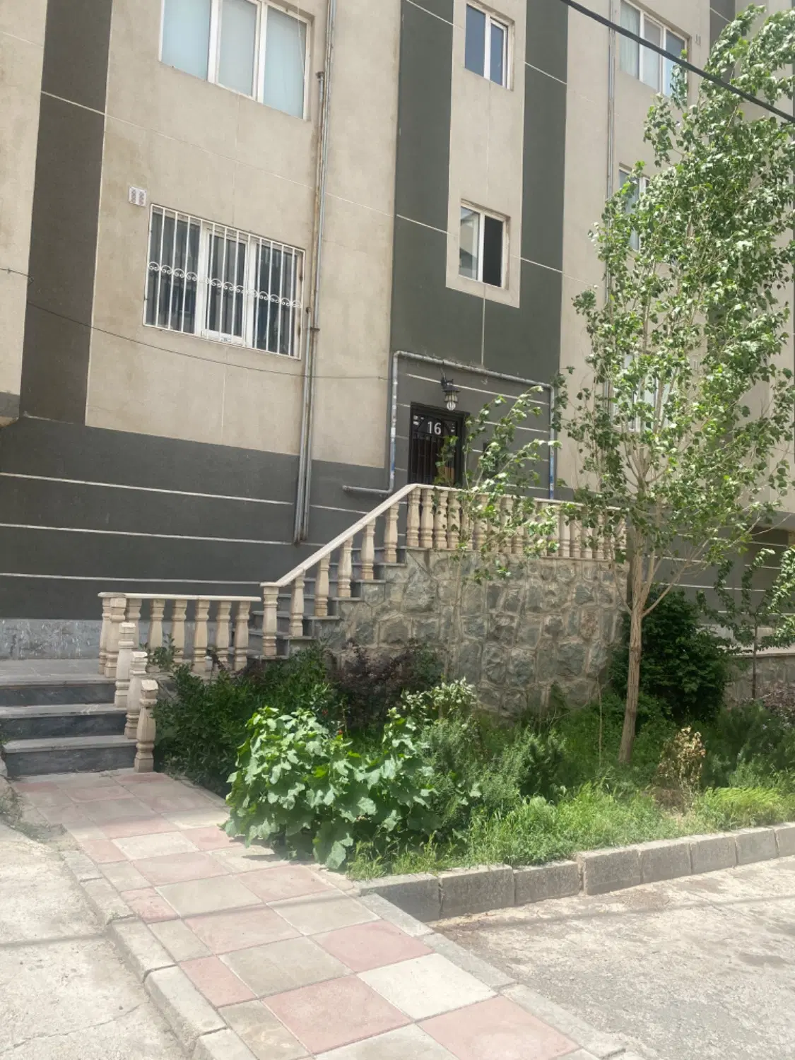 ایران سابله واحد 85 متری 2 خوابه مالک هستم