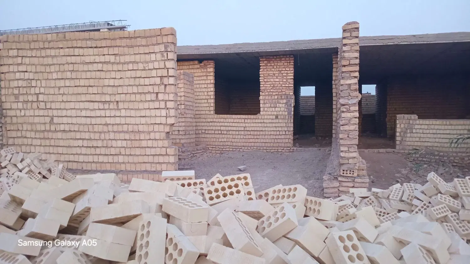خانه‌نیمه‌کاره‌فروشی