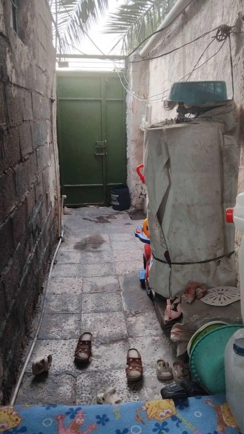 خانه فروشی روبروی مدرسه ها