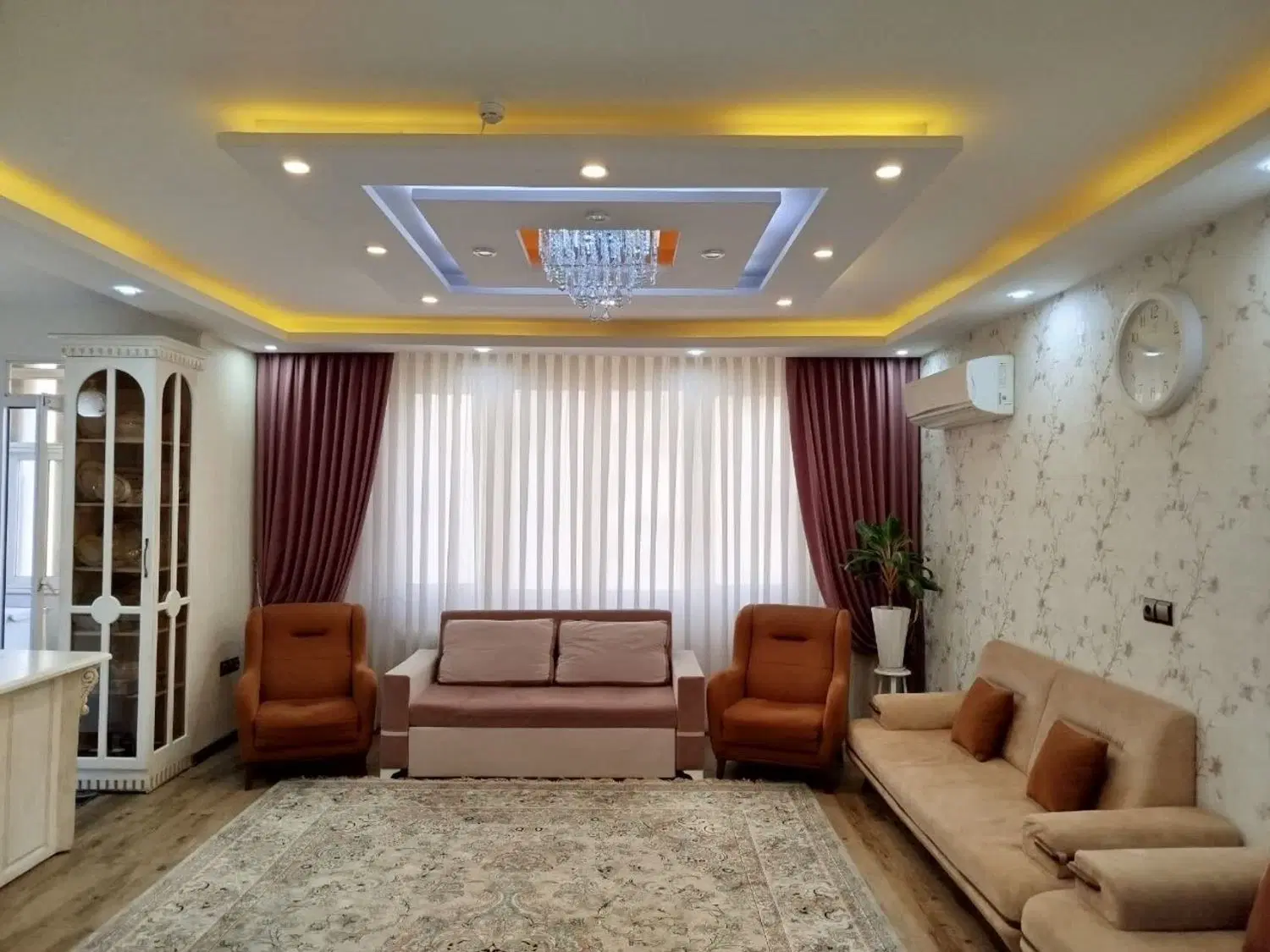 هنرور ۱ صد متر ۲ خواب پارکینگ اختصاصی