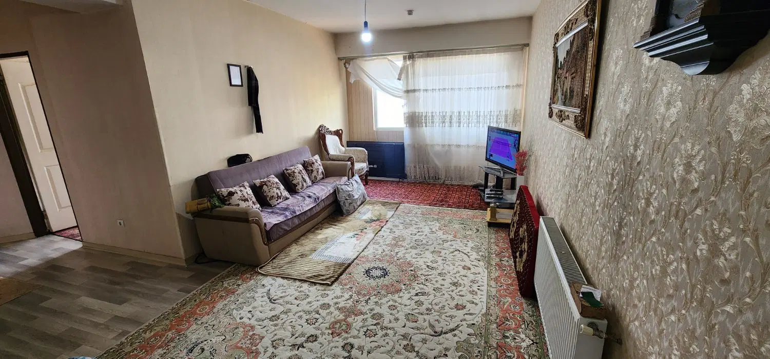 کف پارکت،پکیج و شوفاژ، کابینت جنس مرغوب،کاغذدیواری