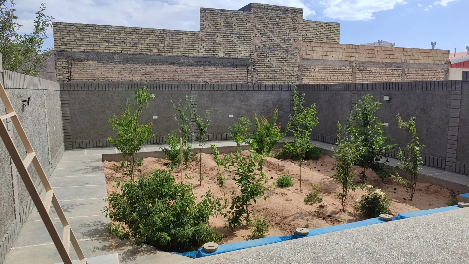 خانه باغ نو ساز روستای تنگ چنار