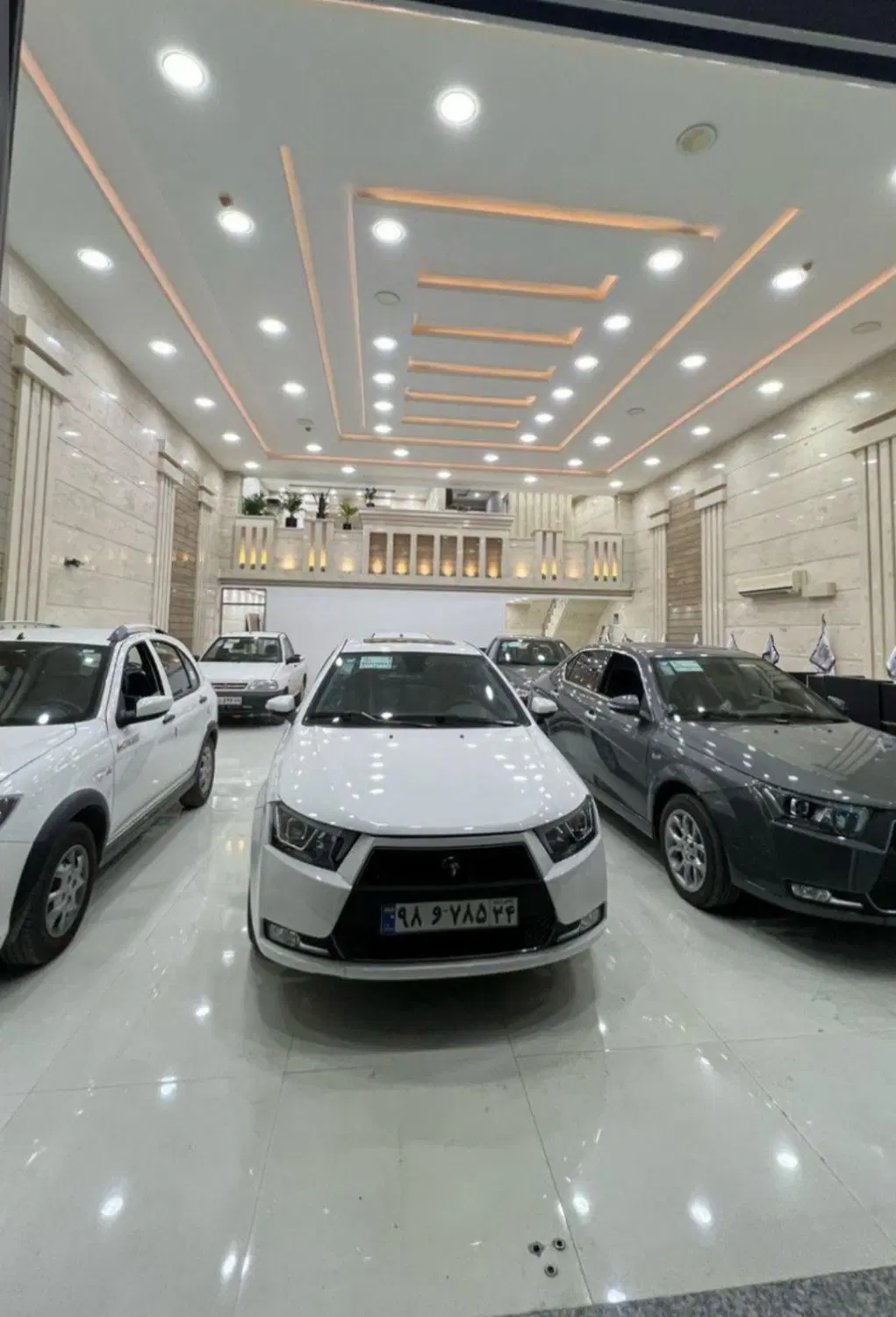 فروش نمایشگاه ماشین_ در خیابان نمایشگاه های رودان