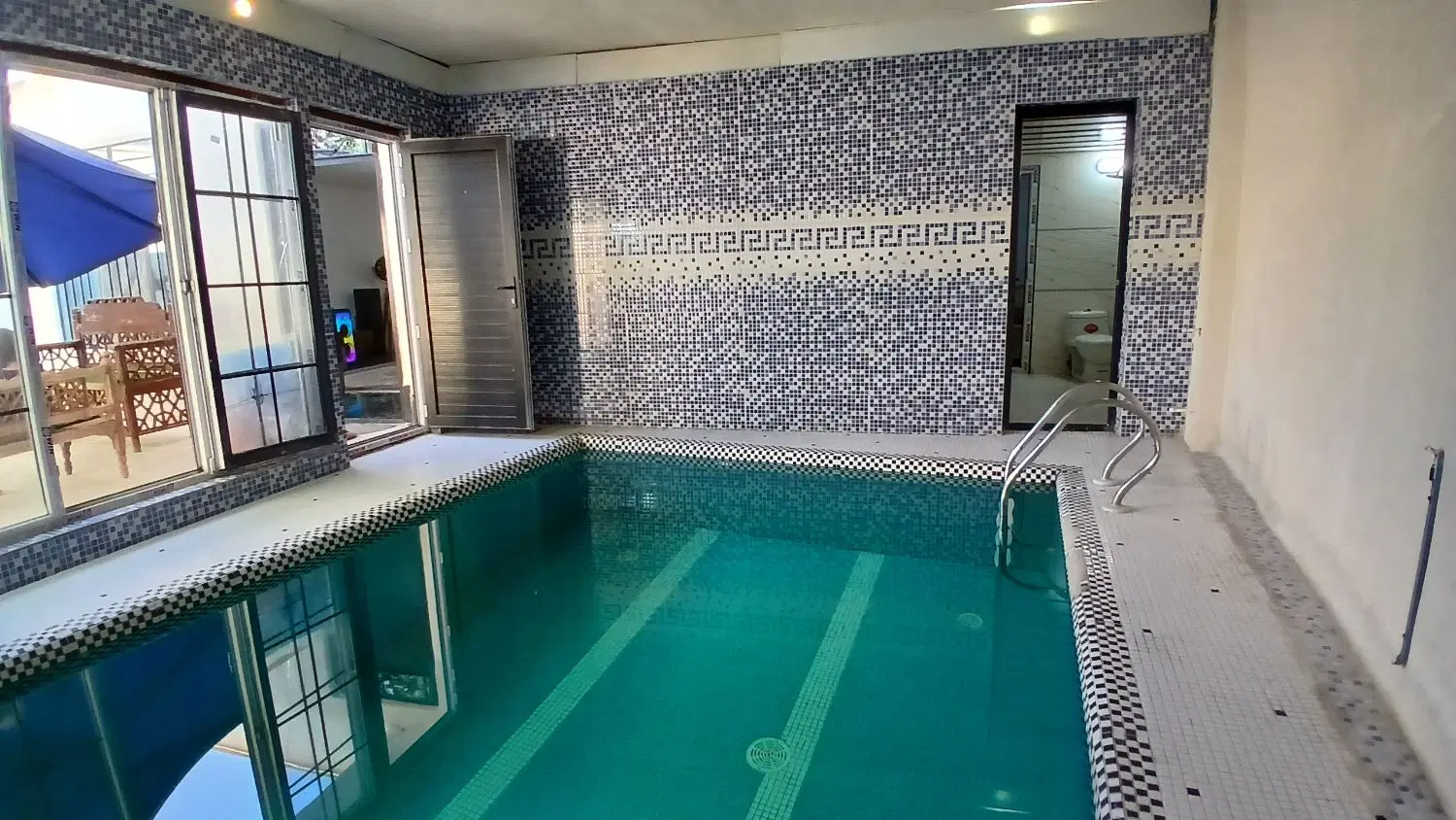 اجاره روزانه باغ ویلا استخردار سرپوشیده ابگرم