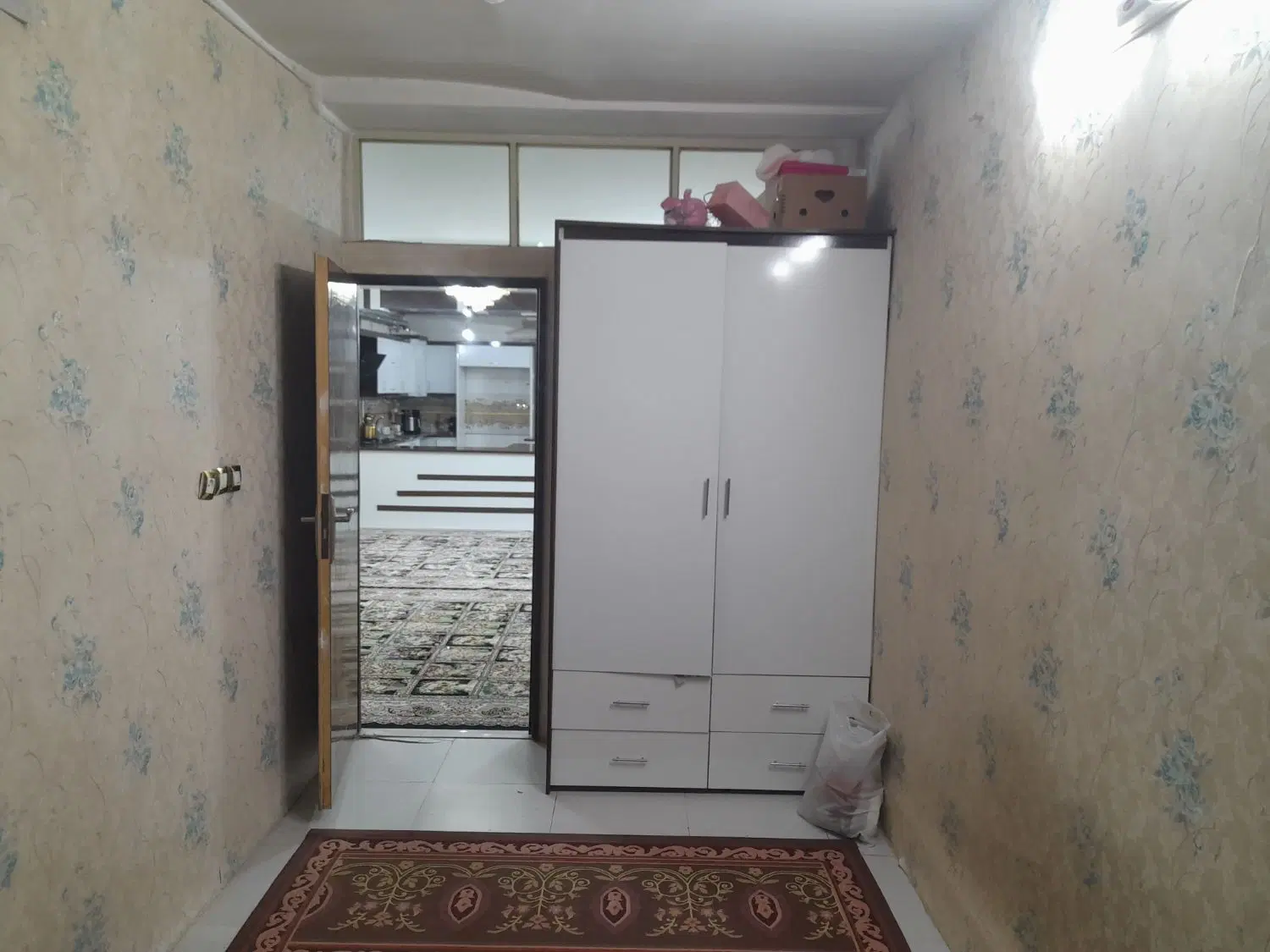 اپارتمان طبقه ای همکف حاشیه ۲۰متری