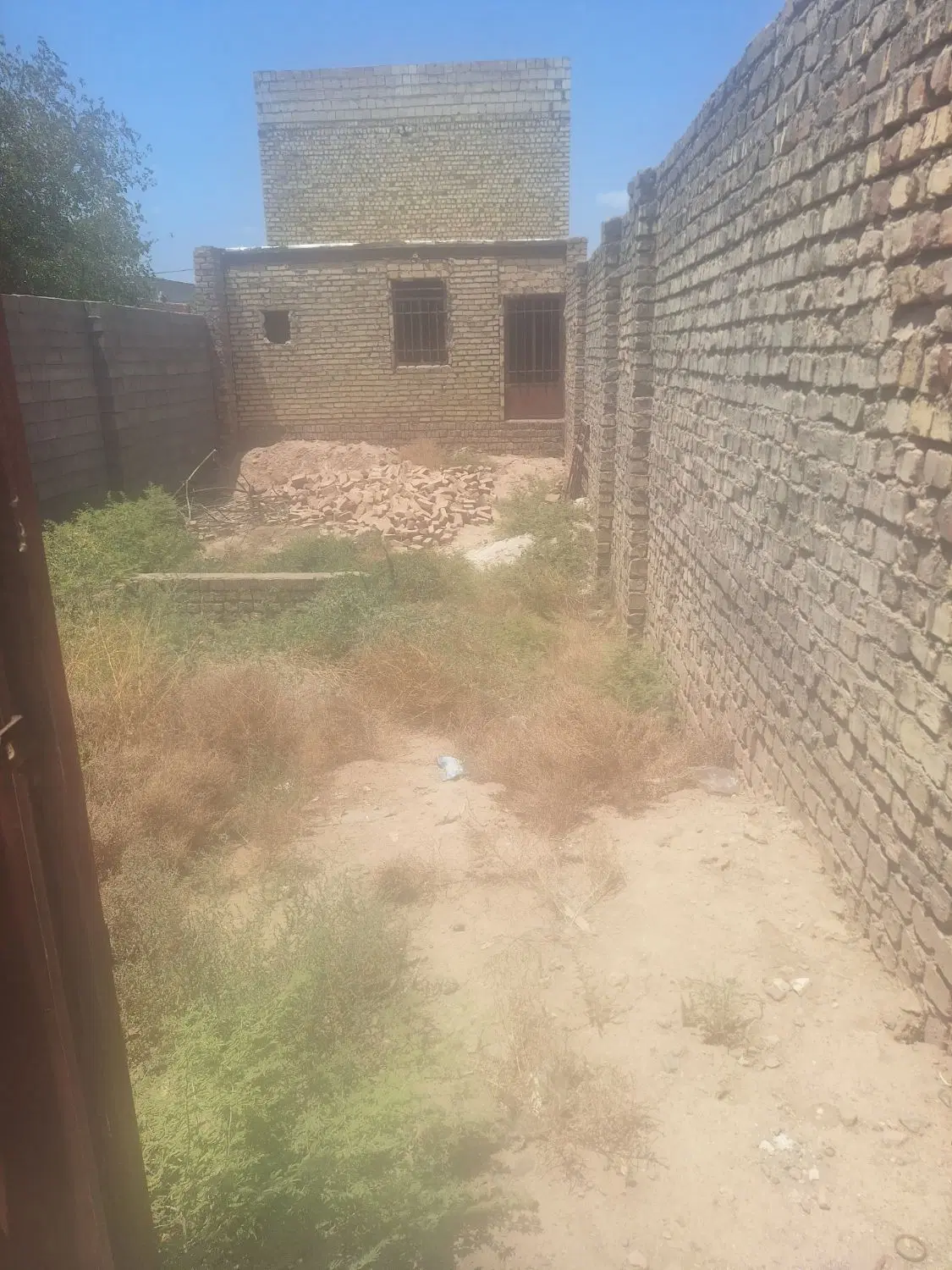 زمین فروشی