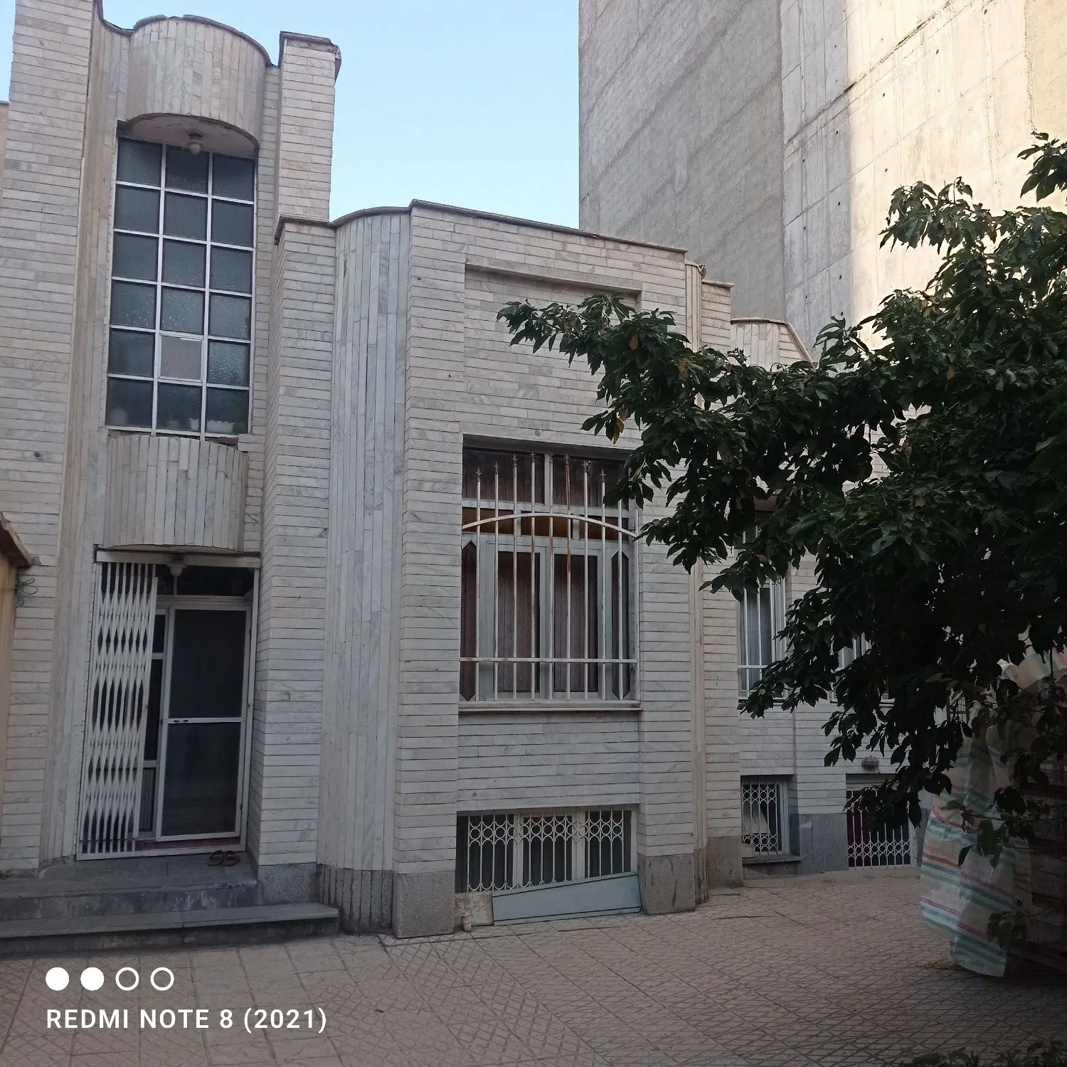 ویلایی پشت مسجد منصوریه