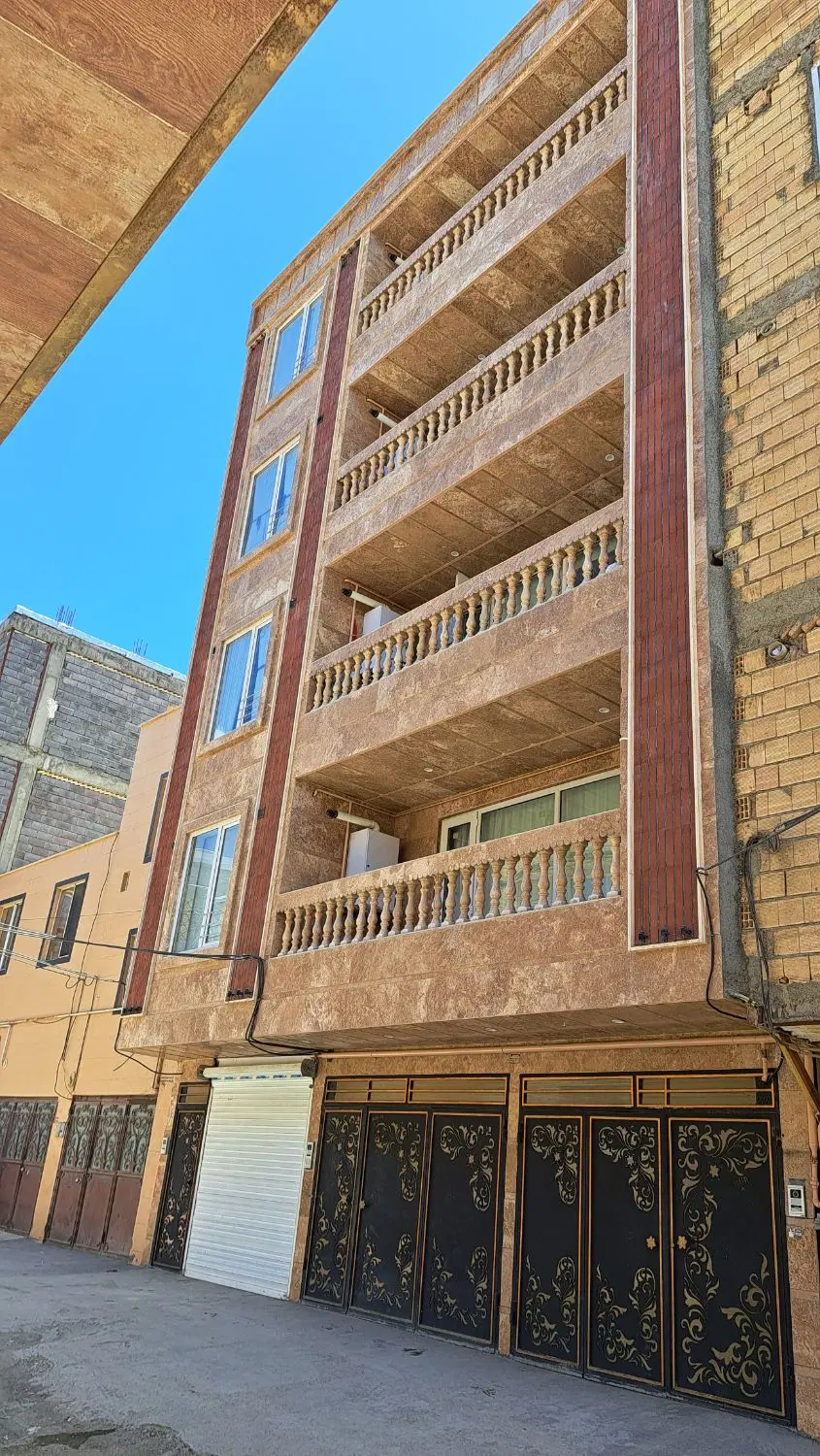 خانه دوشان داخل شهرک
