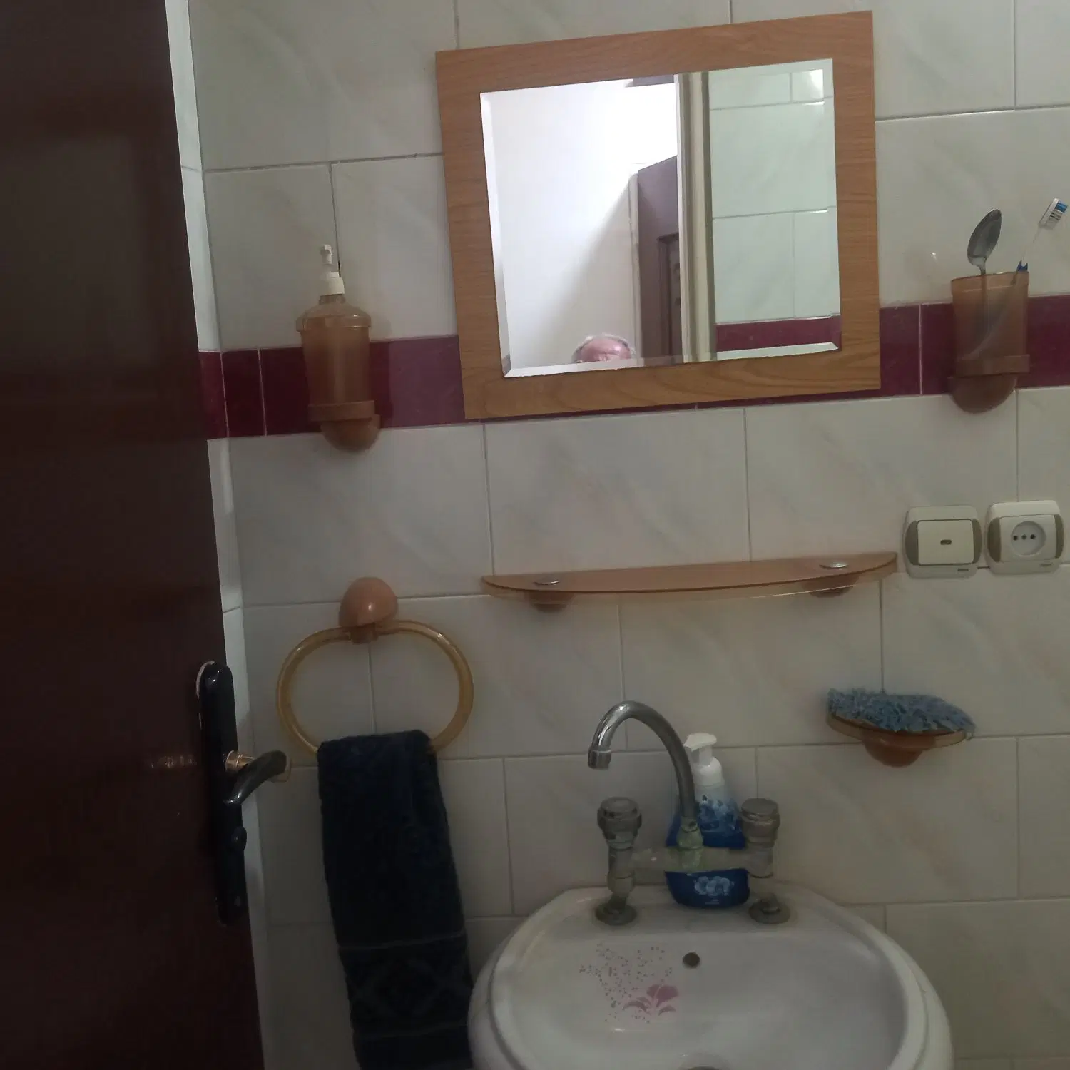 اجاره خیابان دانشگاه ۹۲ متری