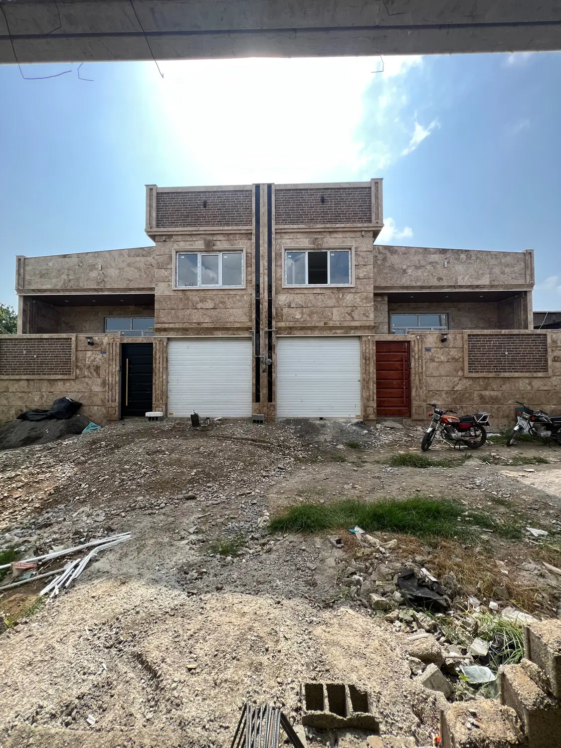 ویلای خوش ساخت ۱۷۰ متری با سند تک برگ و پروانه
