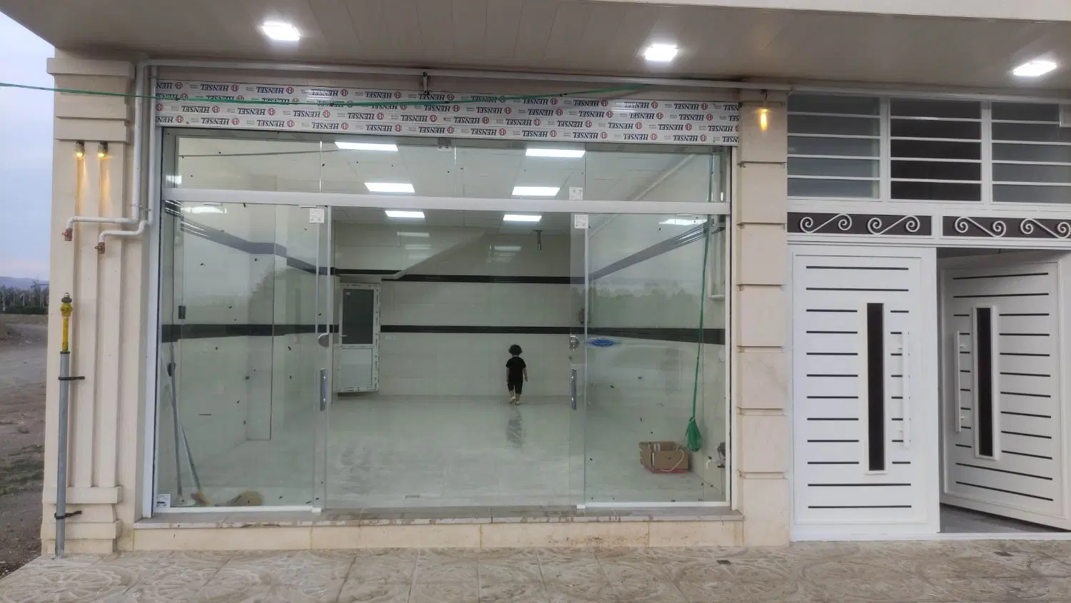 رهن مغازه دونبش پشت فرمانداری50متری فول بحر22 متری