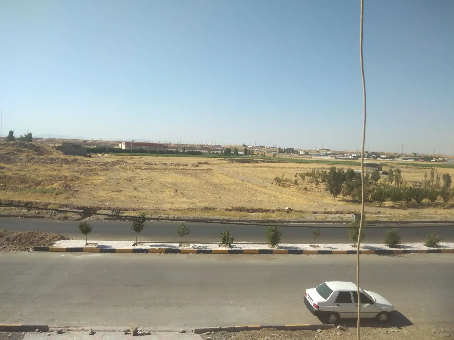 خانه دو طبقه بر روی بلوار