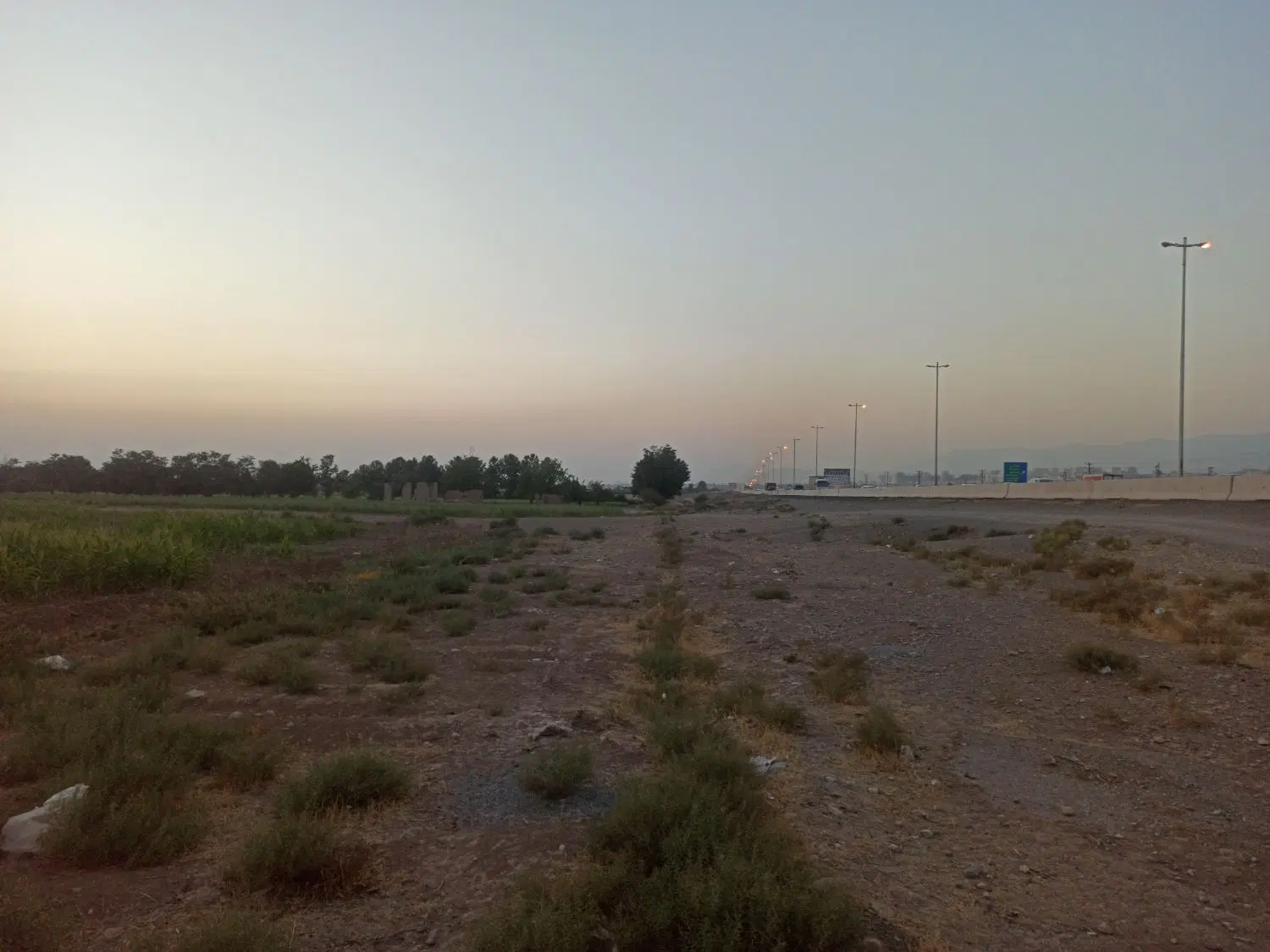 زمین کنار اتوبان