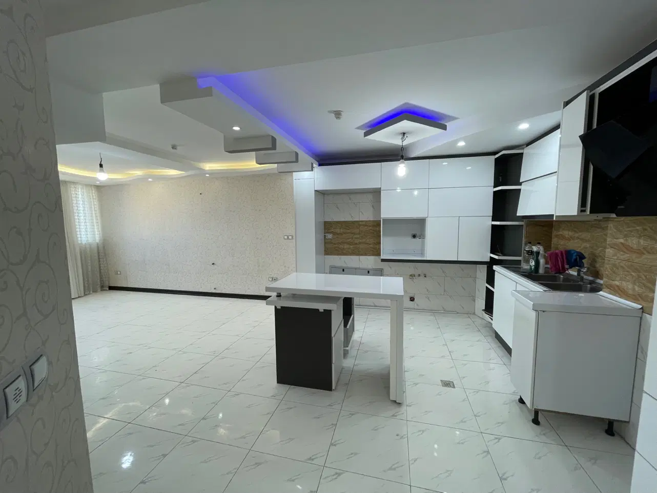 رهن و اجاره «دو خوابه تاپ لوکیشن آزادگان»