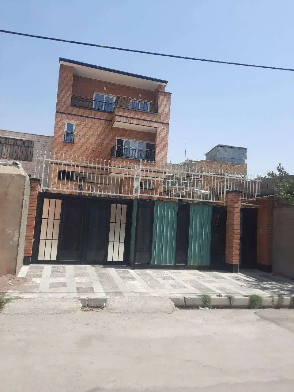 ساختمان تجاری مسکونی