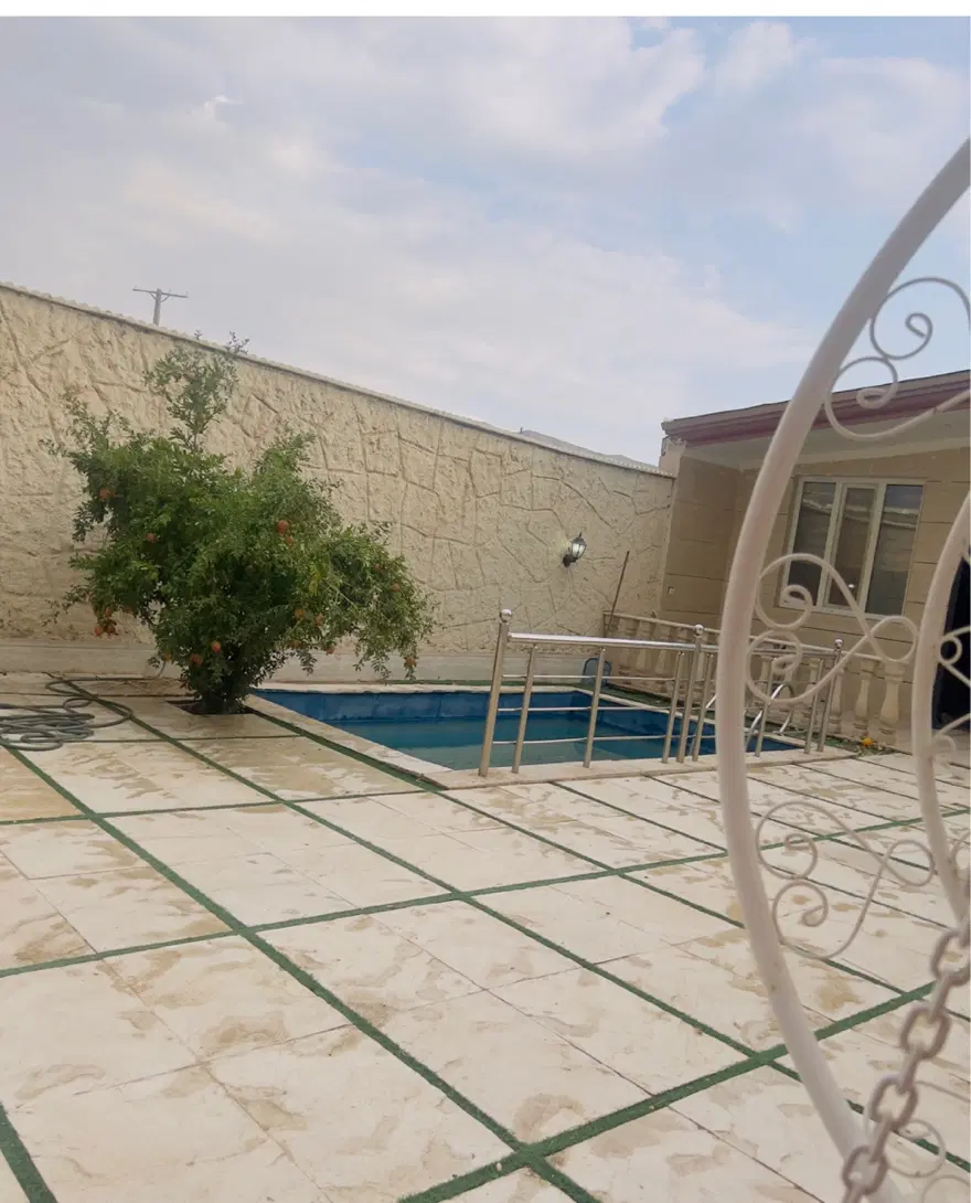 باغچه با استخر و بنا