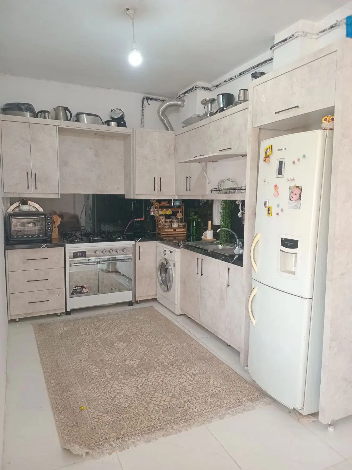 فروش آپارتمان طبقه سوم روی پیلوت داری حیاط اقتصادی