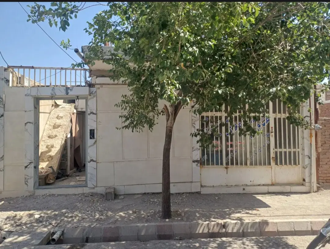 خانه 70متری با مغازه