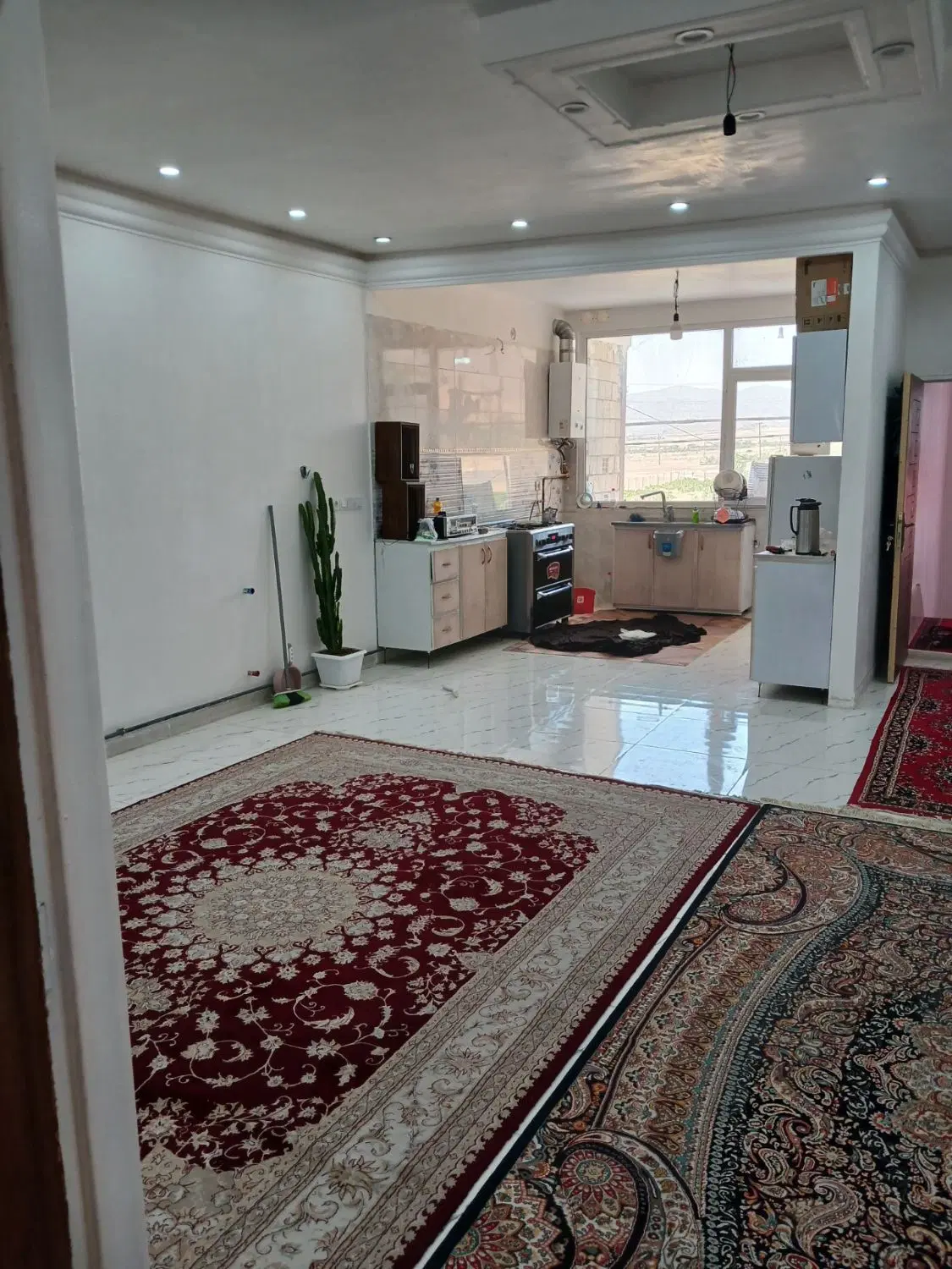 ساختمان دو طبقه نوساز