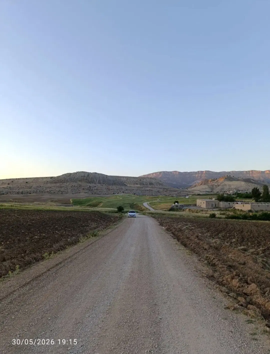 زمین برای ساخت خانه باغ در بلیین، جاده سده