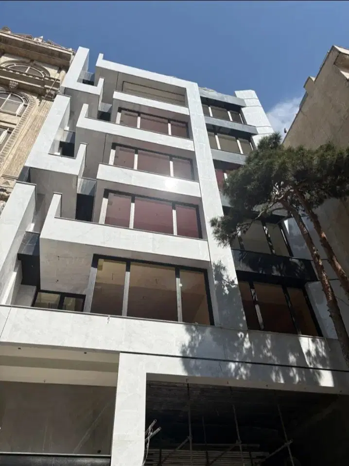 مطهری ۱۴ سر دو نبش ۷۵ متر (آسانسور)