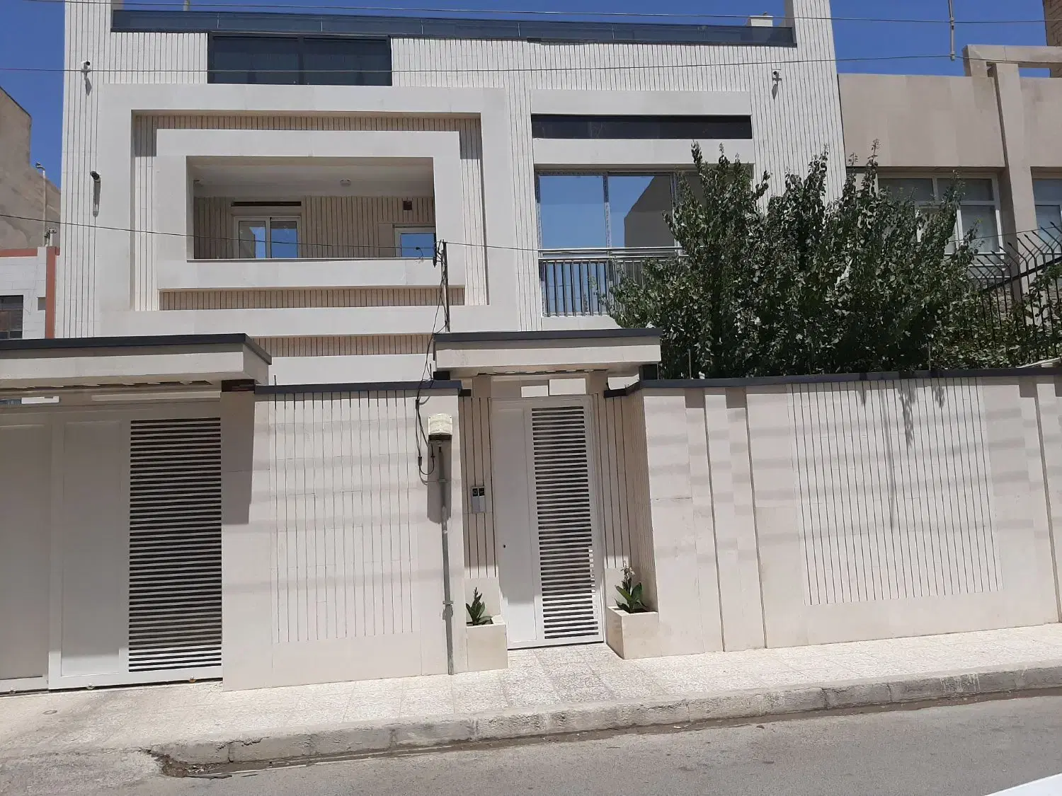 خانه ویلایی ۳طبقه(موارد دیگر موجود)