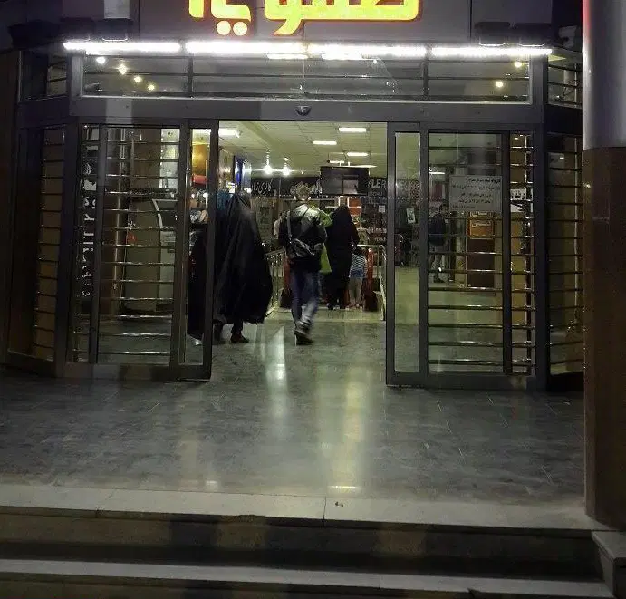 واگذاری مغازه همکف با دکور و‌ جنس