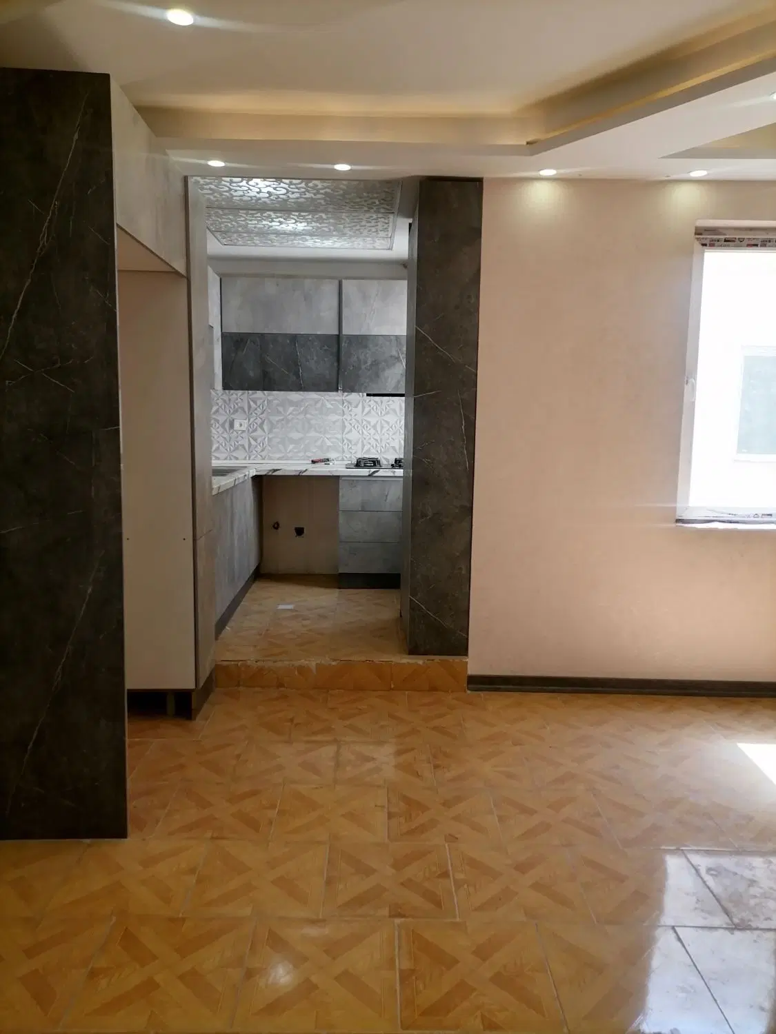 فروش اپارتمان دو خواب دیزاین از سنگ طبیعی