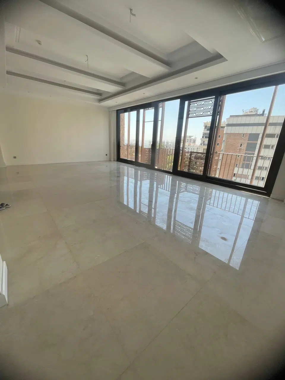 نیاوران شمال کاخ 133متر 2 خواب مستر دارد