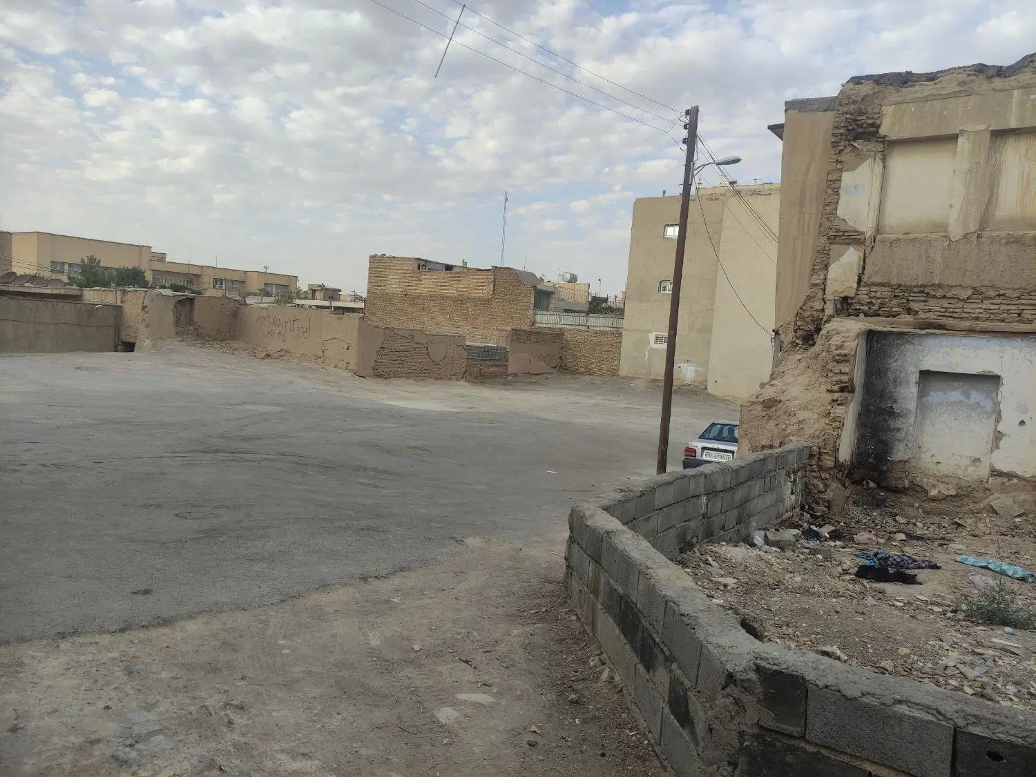 زمین۱۳۰متری دونبش میدانچه(بدون عقب نشینی)مرکز شهر
