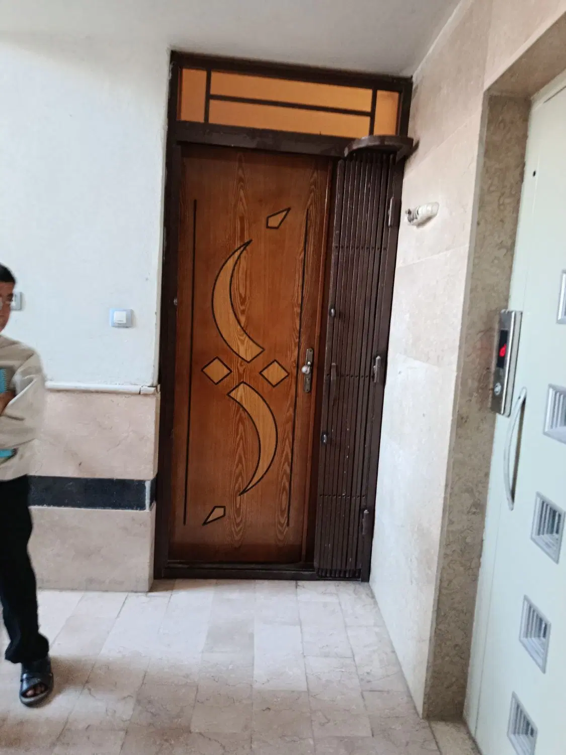 آپارتمان صد متر سند تک برگ پروانه پایانکاردار