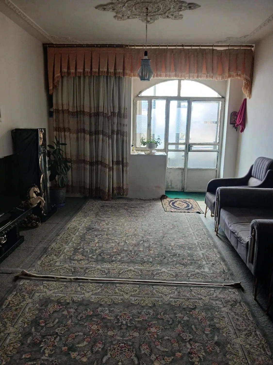 یک طبقه هشتاد متر با حیاط ماشین رو ۸۰متری
