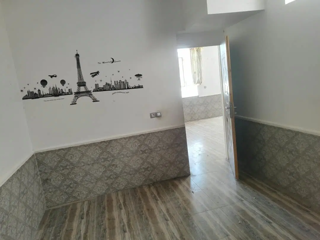 منزل فروشی طبقه بالا کاملا تمیز