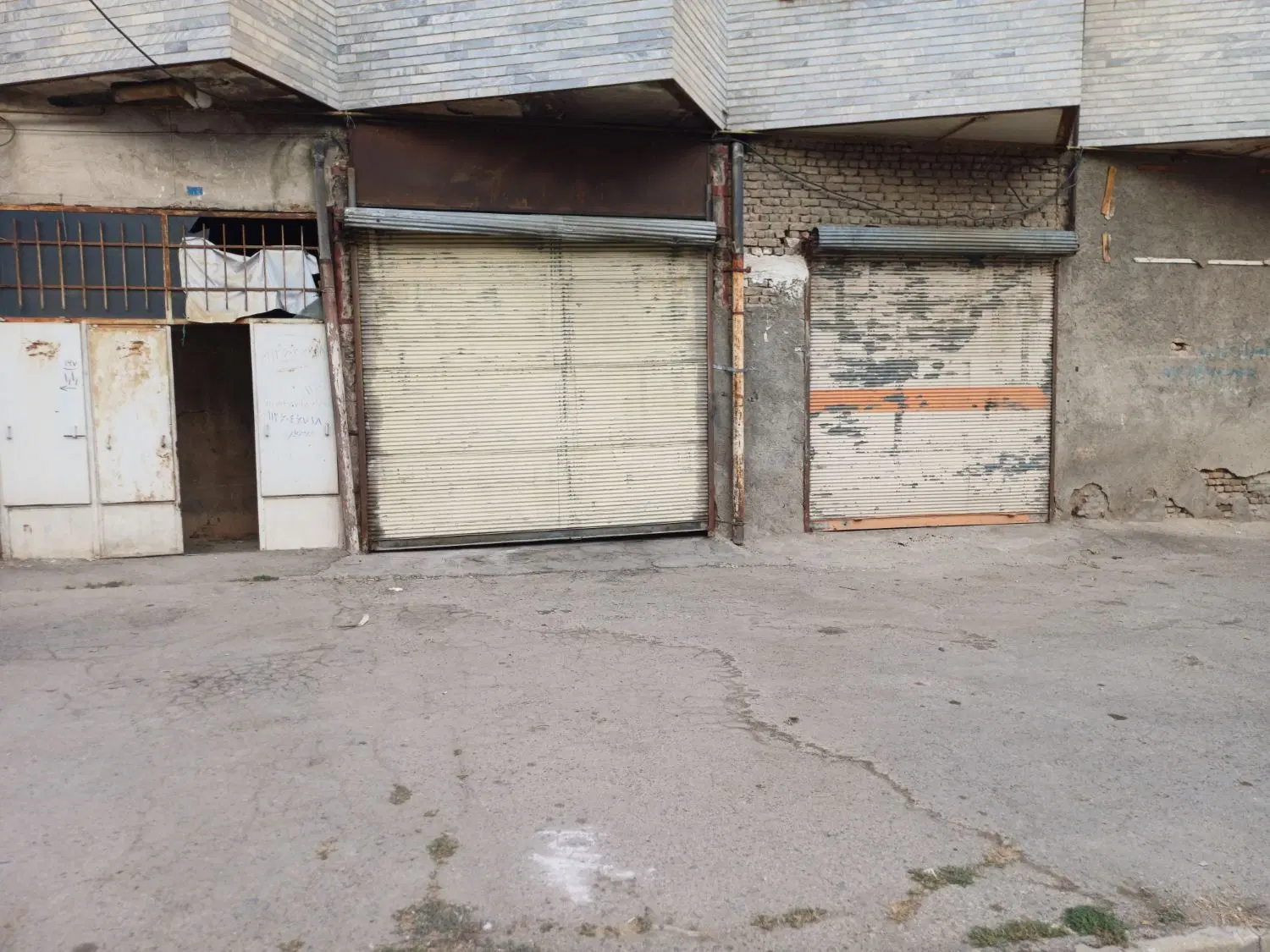 مغازه بزرگ ۱۲۰ متری ۴ دهنه