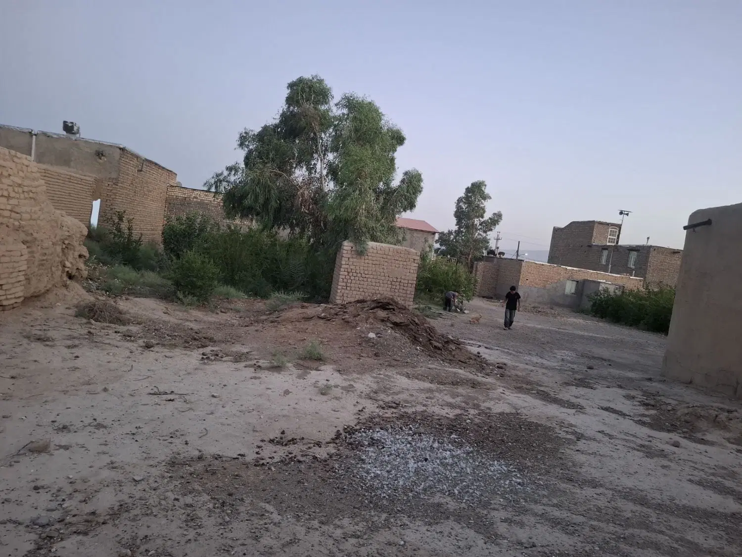 زمین  ومنزل مسکونی