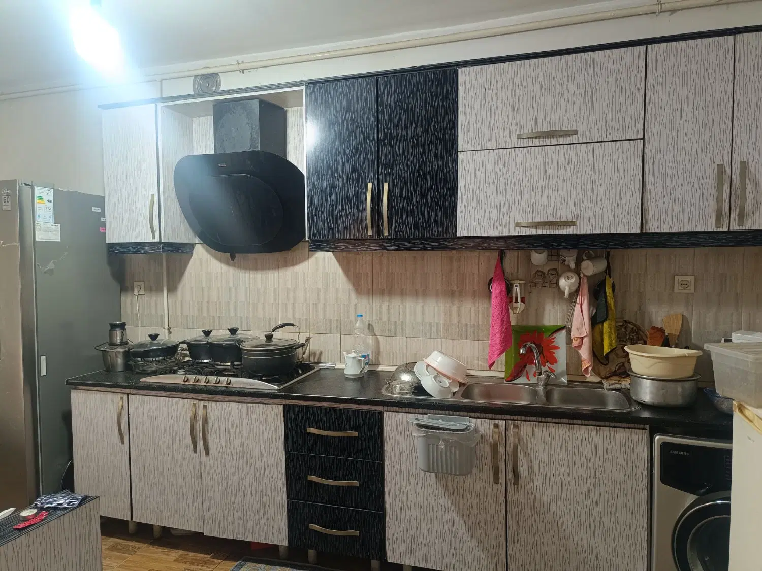 فروش تکواحدی با پارکینگ اختصاصی